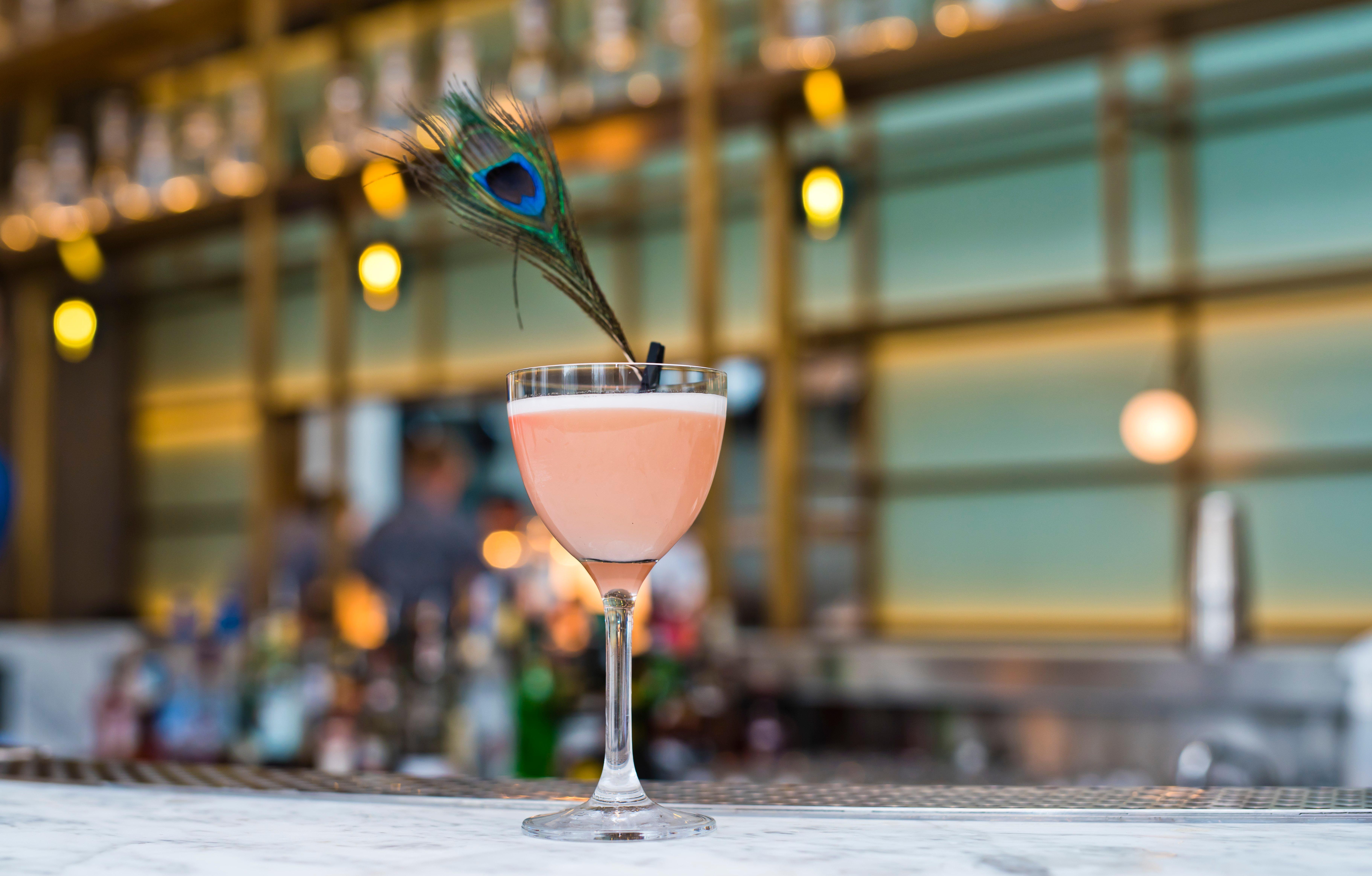 Kimpton Blythswood Square Hotel & Spa By Ihg Глазго Экстерьер фото A Pink Lady cocktail