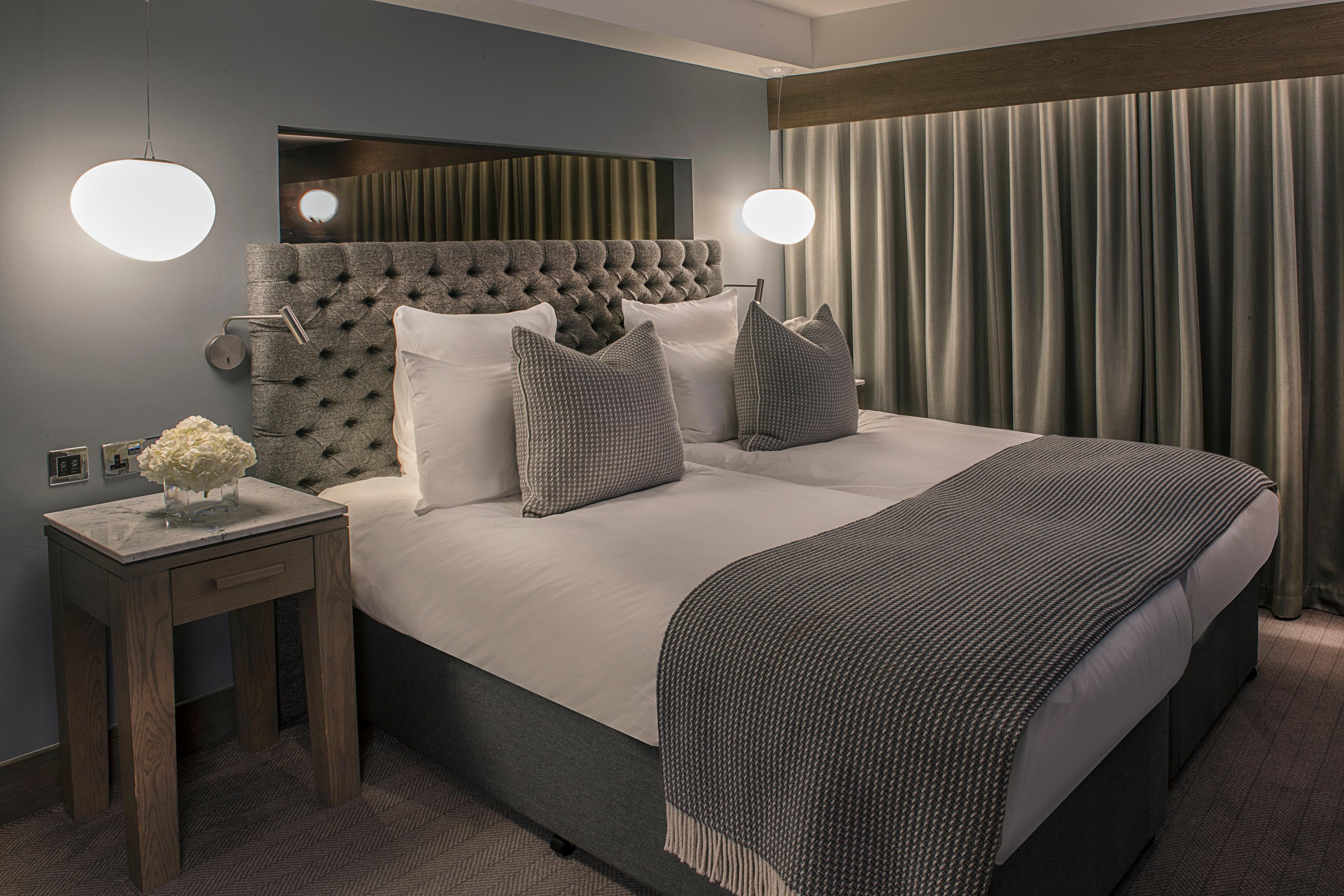 Kimpton Blythswood Square Hotel & Spa By Ihg Глазго Экстерьер фото A bedroom at The Mayfair