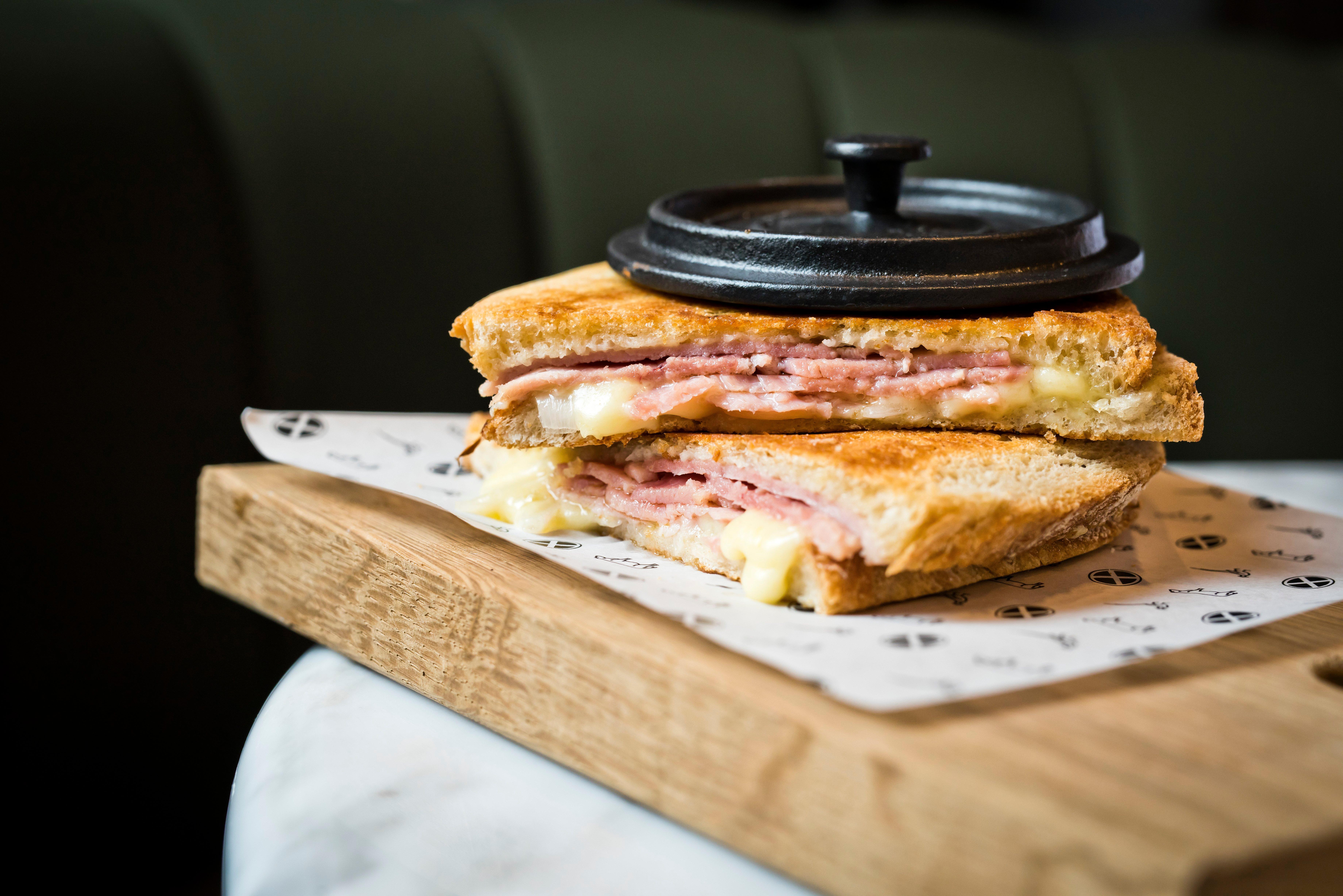 Kimpton Blythswood Square Hotel & Spa By Ihg Глазго Экстерьер фото A ham and cheese sandwich