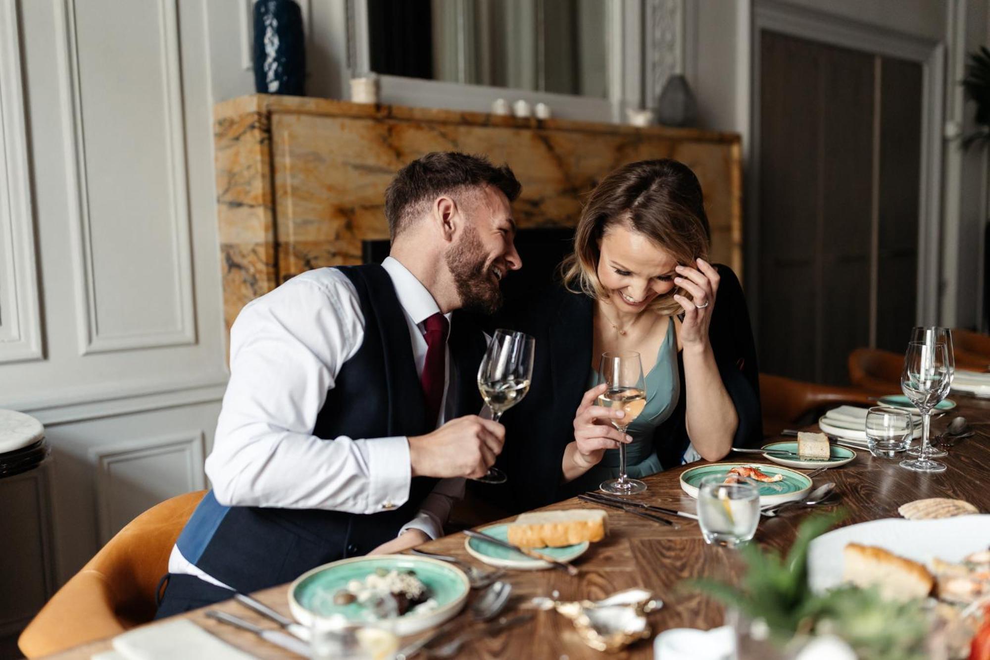Kimpton Blythswood Square Hotel & Spa By Ihg Глазго Экстерьер фото A couple at a dinner party