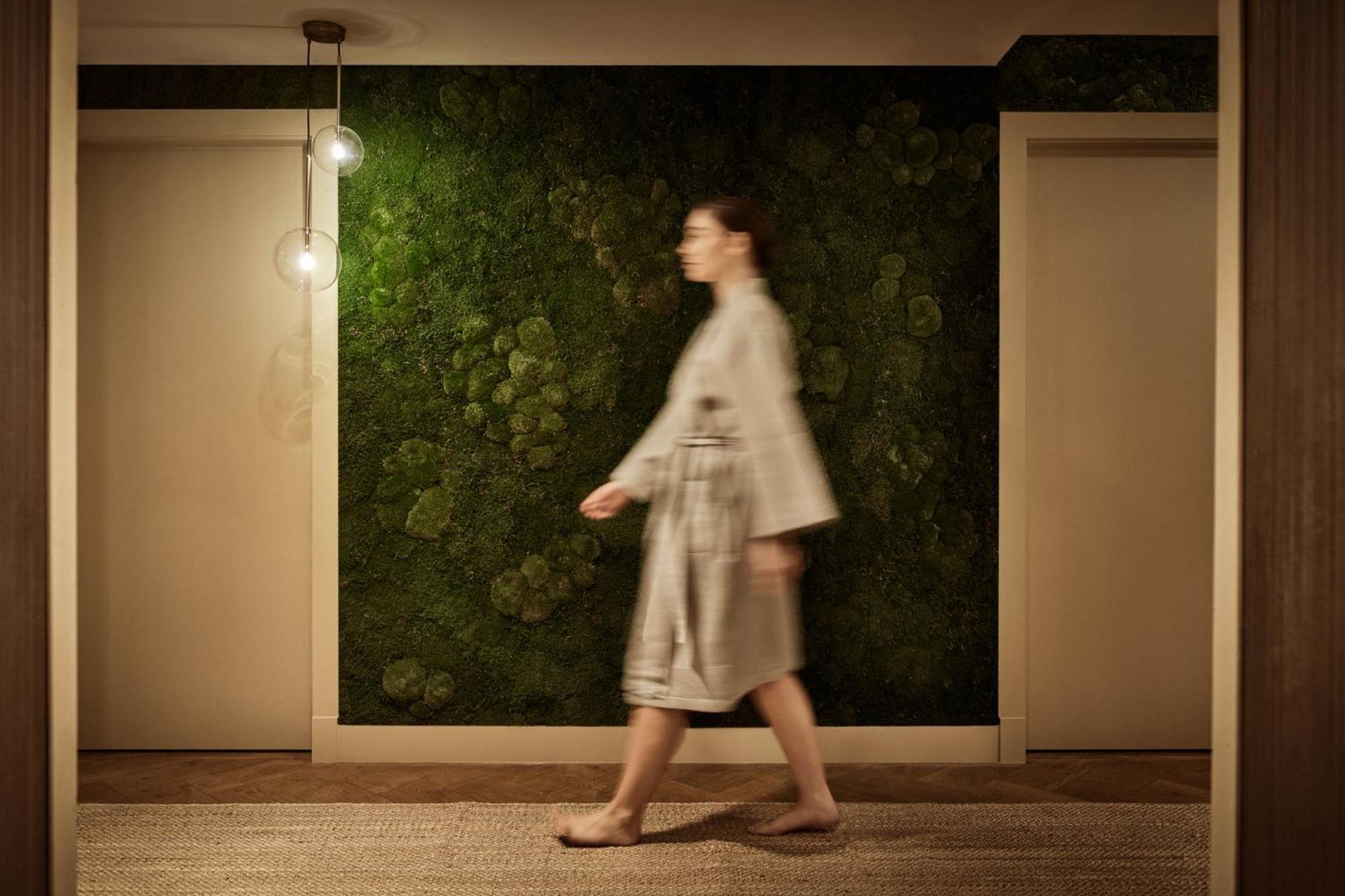 Kimpton Blythswood Square Hotel & Spa By Ihg Глазго Экстерьер фото A living wall in a spa
